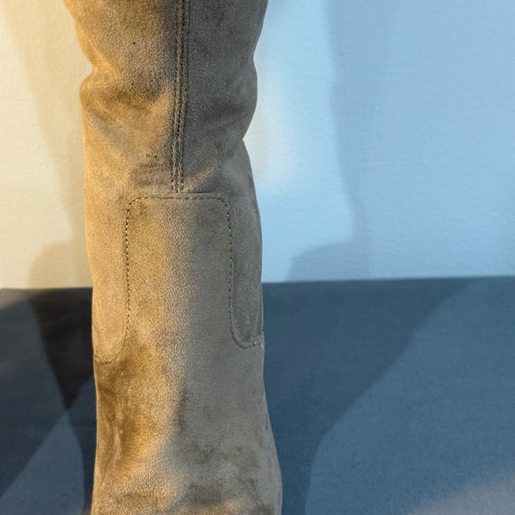 Steve Madden Women's 7M Emotions Taupe Over The Knee Boots - Picture 6 of 16